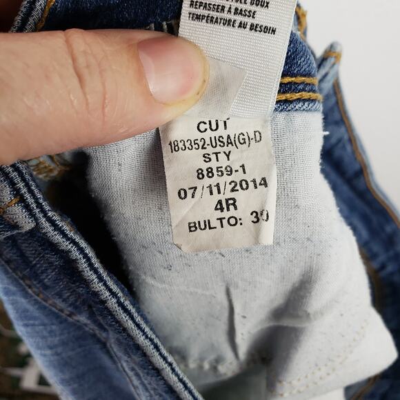 American Eagle Women's 4 Cut Of Jean Shorts Raw Hem Distressed Cotton Festival - Picture 8 of 8